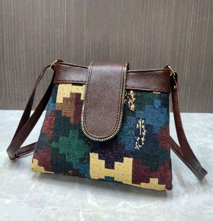 Stylish Chain Flap Sling Bag for Everyday Use 081